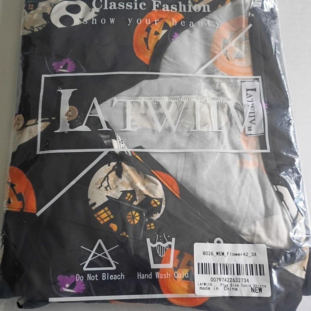 Multicolored Halloween v neck tunic shirt with pumpkins and skulls. Size: 3XL
